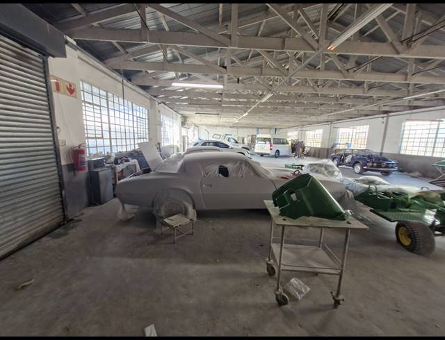1,000M² WAREHOUSE FOR SALE IN KEW